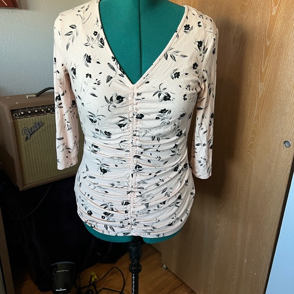 Candie’s pink and black top. Size large. - Picture 1 of 5